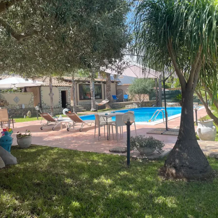 Pool and garden view Villa Lietta